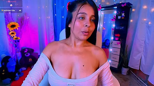DanielaLati live