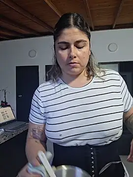 Juliietha_servas live