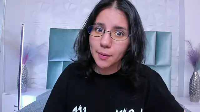 HollyPeach live