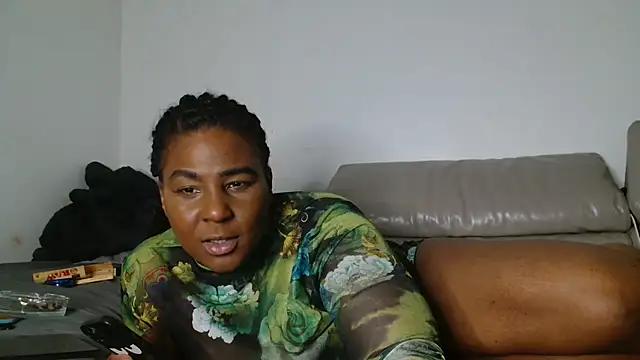 CurvySashia live