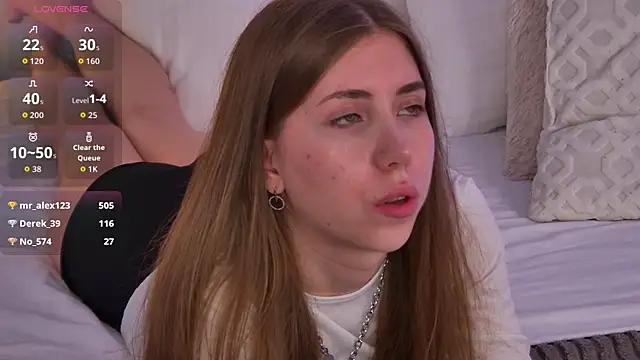 EvaAkiins live
