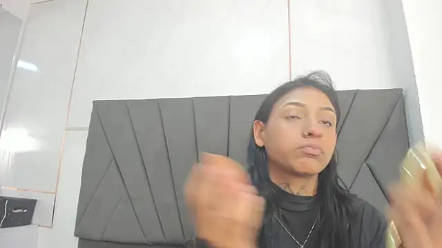 LesliePetit live