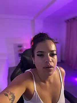 JuanitaMore01 live