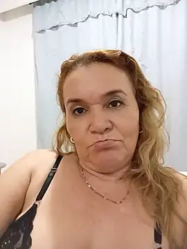 Sara_hilton02 live