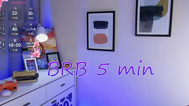 Umia_Bordered live