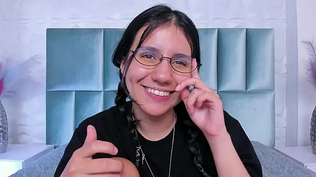 HollyPeach live
