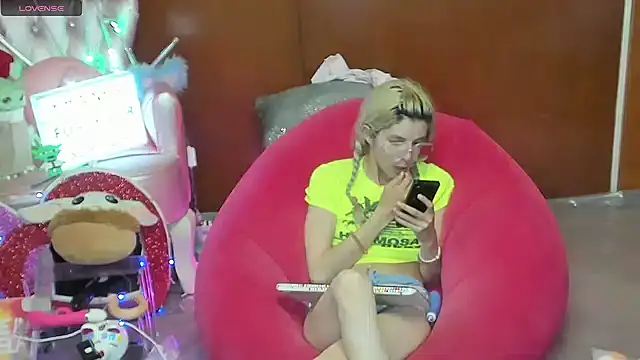 Skinygirl live