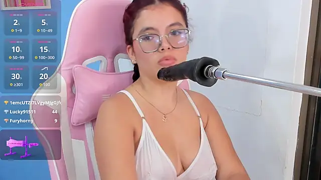 Maddy_red_ live