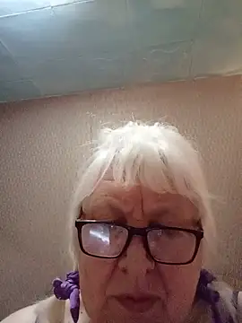 Alexia64231 live