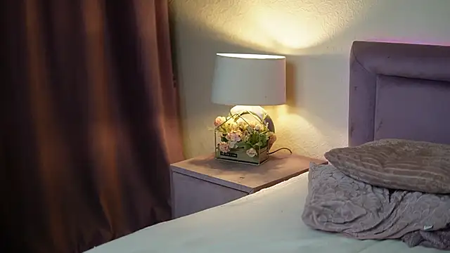 JoelleApril live
