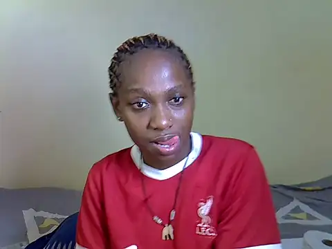 Pearl_petite live