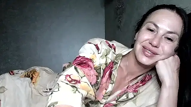 JulianaGold1 live