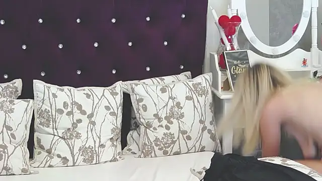 LilyFord live