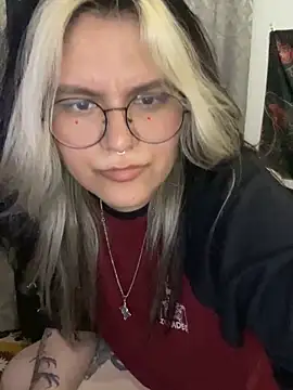 NaylaVelvet live