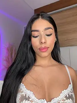 Rossie_Blooms live