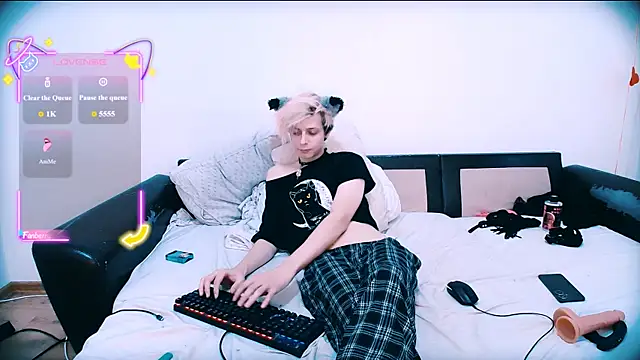 Littlepinkcat live