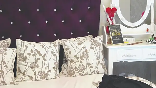 LilyFord live