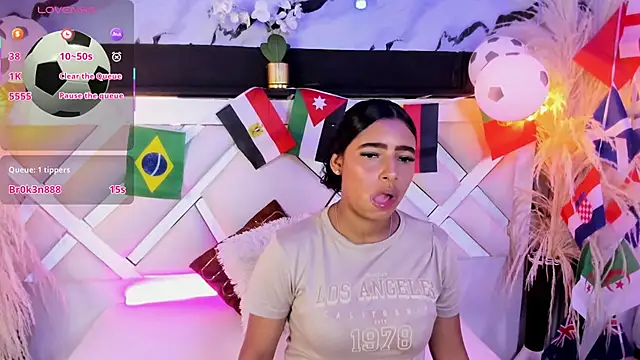 Zoe-Johnson_ live