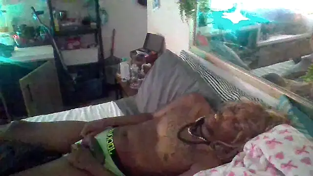 Dicksee_Left live