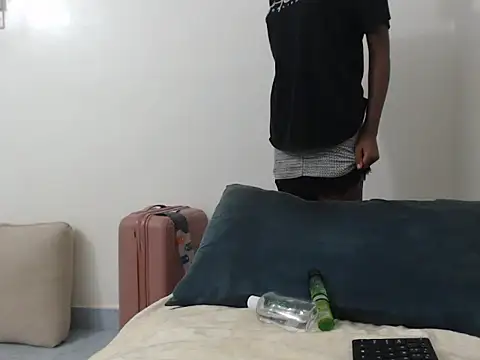 Pettite_essy live