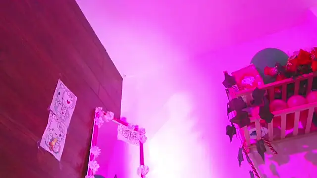 petite_coral live
