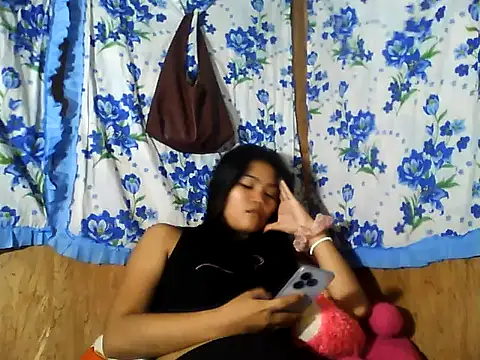 PinaySkinnyJust18 live