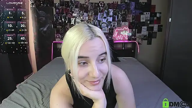 Naomi1Hinata live