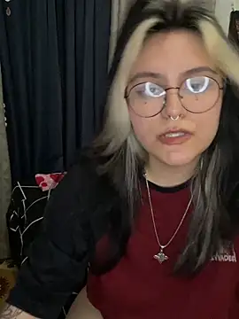 NaylaVelvet live