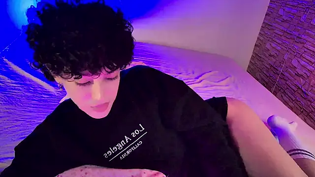 xFemboyToy live