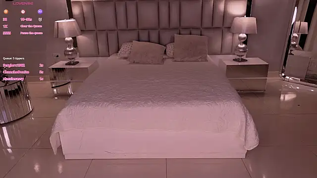 CharlotteCox_ live