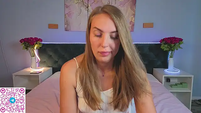 Kelly_Hardy live