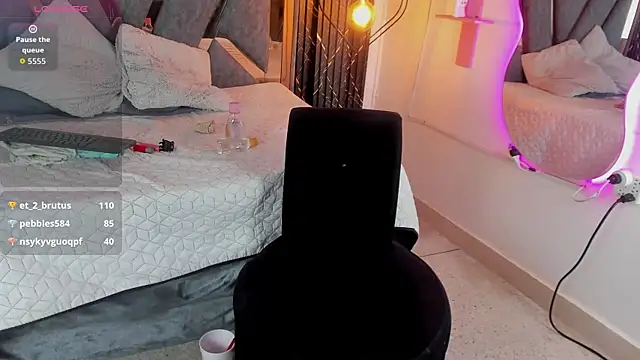 Miia_Deluxe live