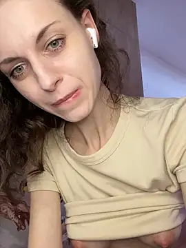 MissAnuta live