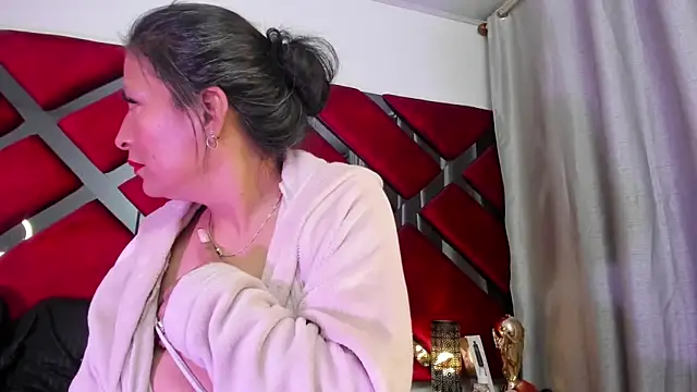 Kendra-Foxxy live