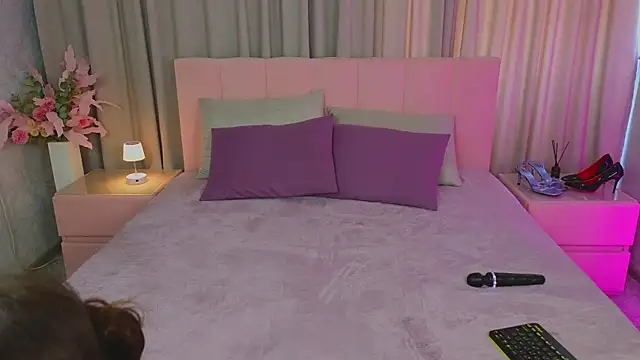 Ariana_Petite live