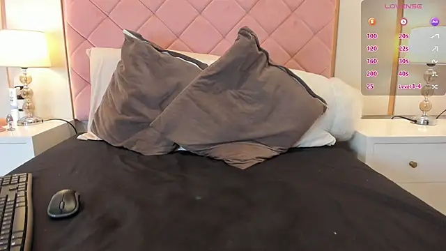 Alexa_Jonees live