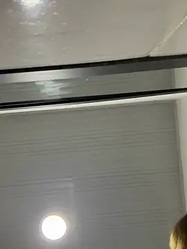Issie_01 live