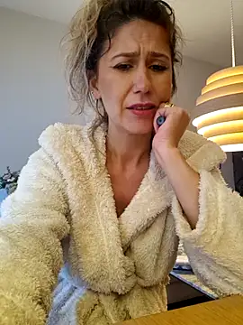 CelynaRoss live