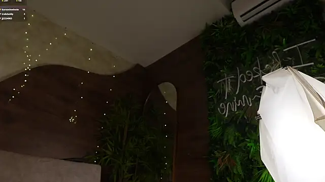 Layla_Banks live