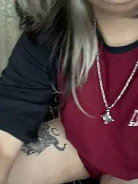 NaylaVelvet live