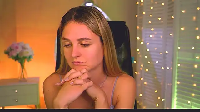 DeboraLarson live