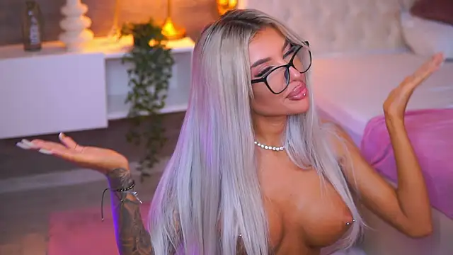 Juicy_Jessye live