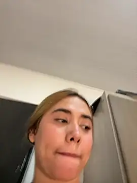 Issie_01 live