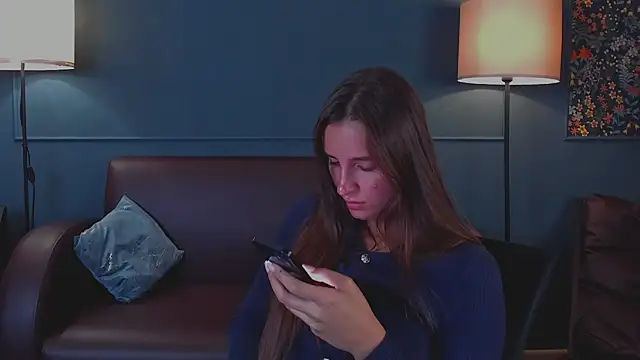 NicoleWells22 live