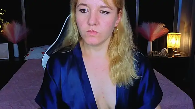 Kirra_Salute live