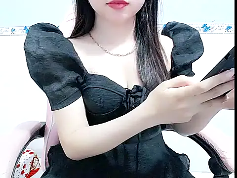 Emilysexy_cut live