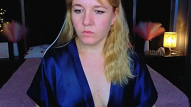 Kirra_Salute live