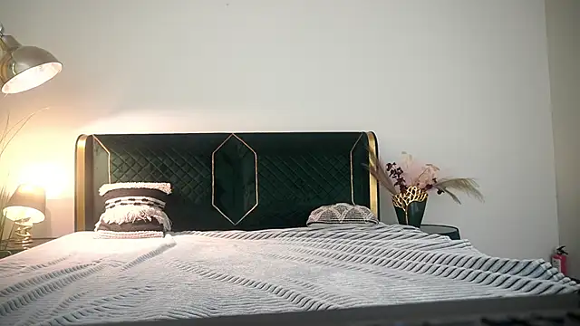 CyrenaLuxe live