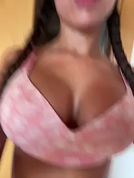miaabelluccii live
