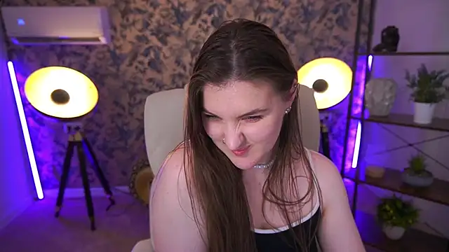 EmmyCharmm live